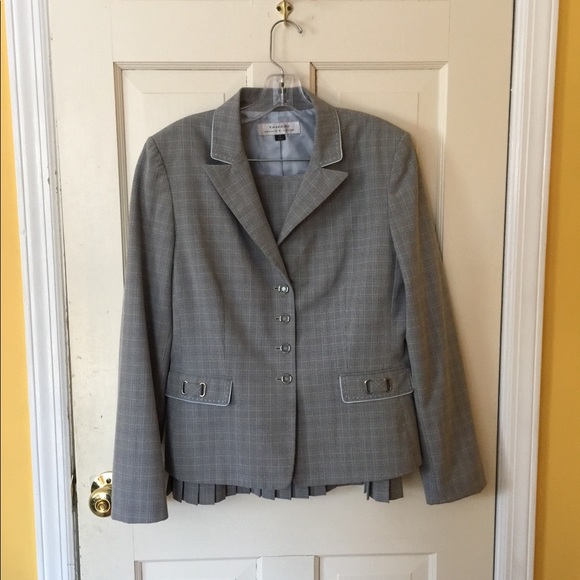 TAHARI Arthur Levine Grey & Blue Skirt Suit Sz 10